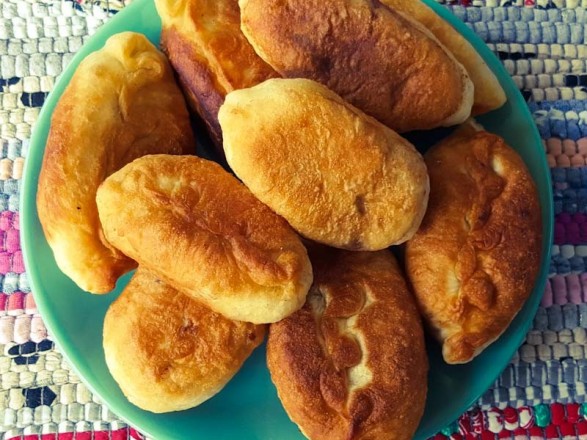 Recepti ruske kuhinje | Piroški z nadevom iz krompirja  | Ruski recepti za ljubitelje okusnih jedi. 