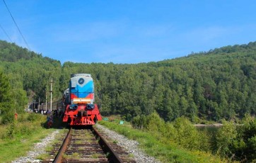 Z vlakom Transsibirske železnike okoli jezera Bajkal