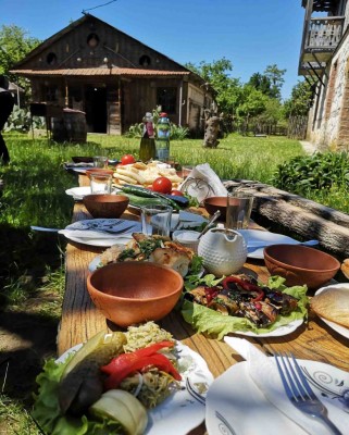 Gruzijska kuhinja in vino: kako Gruzijo spoznamo za mizo