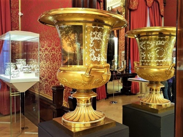 Draguljar Carl Faberge in zlata velikonočna jajca za ruskega carja